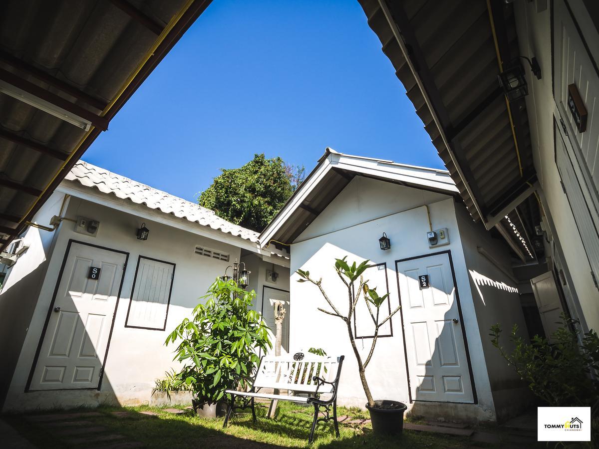 Tommy Huts Hotel Chiang Mai Exterior photo