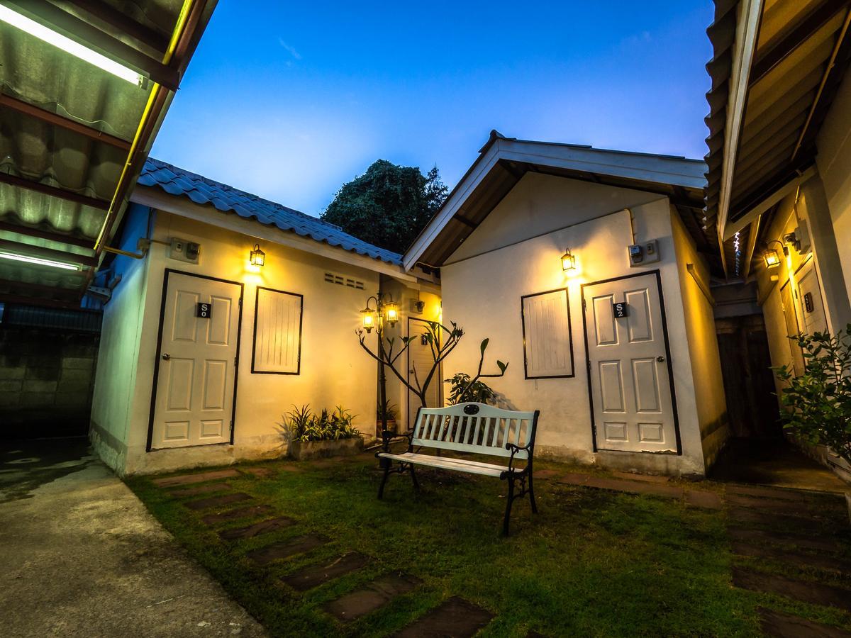 Tommy Huts Hotel Chiang Mai Exterior photo